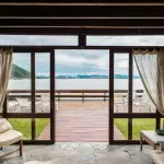 Come togliere silicone dal vetro: tecniche precise, strumenti adatti e gesti che evitano danni