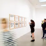 Palazzo Lombardia celebra Enzo Cacciola: cinquant’anni di pittura tra materia e memoria