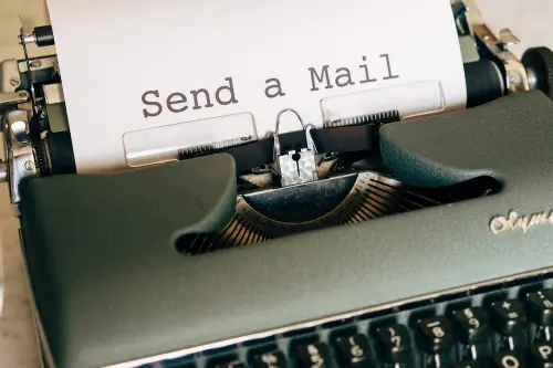 Scrivere una mail formale e informale: differenze, struttura e esempi pratici