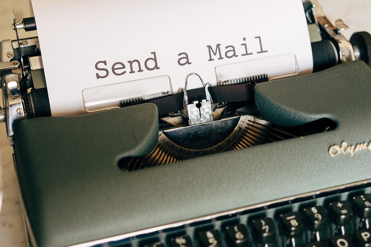 Scrivere una mail formale e informale: differenze, struttura e esempi pratici
