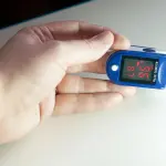 Il saturimetro: cos’è e come funziona, guida chiara all’utilizzo corretto
