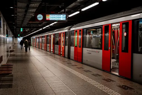 Milano, 21 milioni per negozi e spazi nelle metro