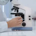 Tumori, prorogata al 2027 la ricerca guidata da Mantovani